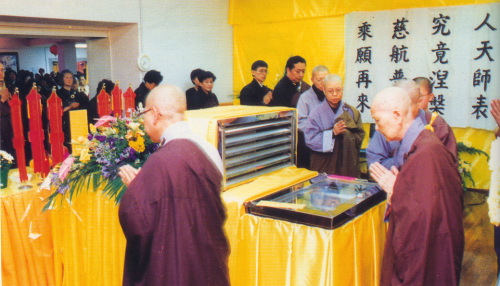 ŤƦѩM|lM - ӤEIn Memory of the Venerable Master Hsuan Huan - Photographs